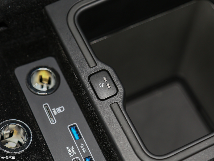 2018\Դ PHEV P400e