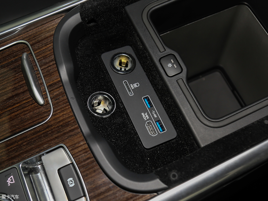 2018\Դ PHEV P400e