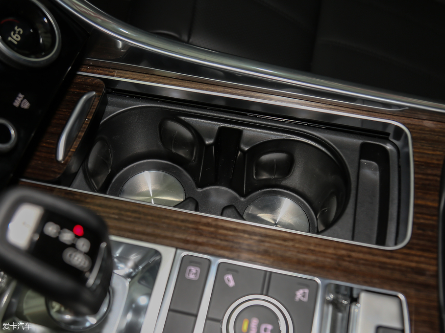 2018\Դ PHEV P400e