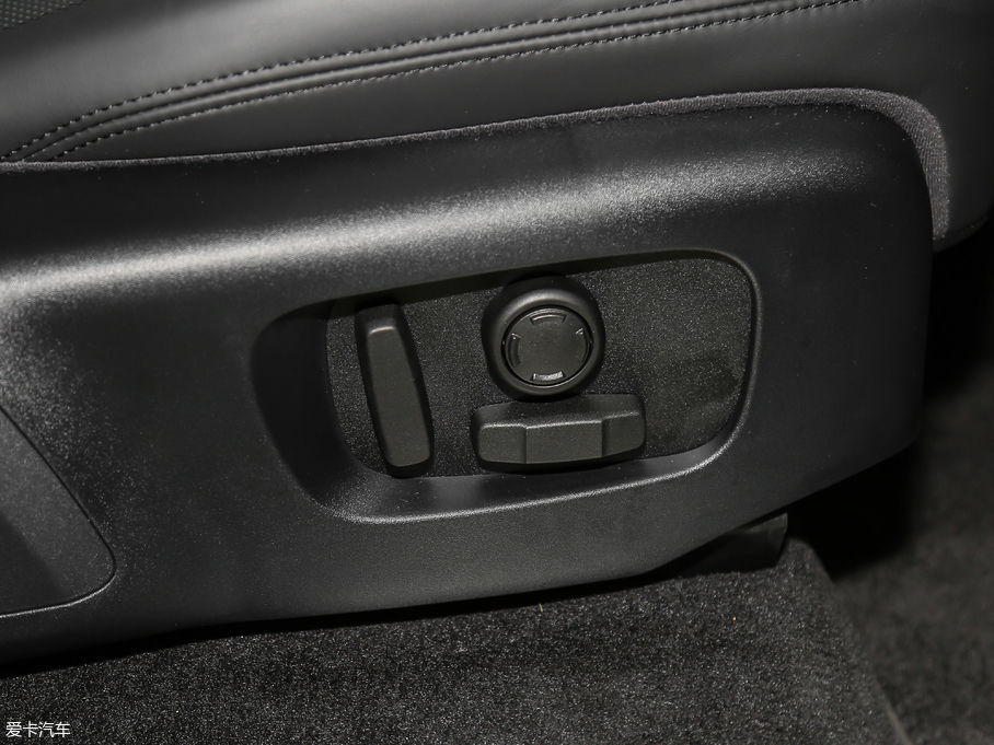 2018\Դ PHEV P400e