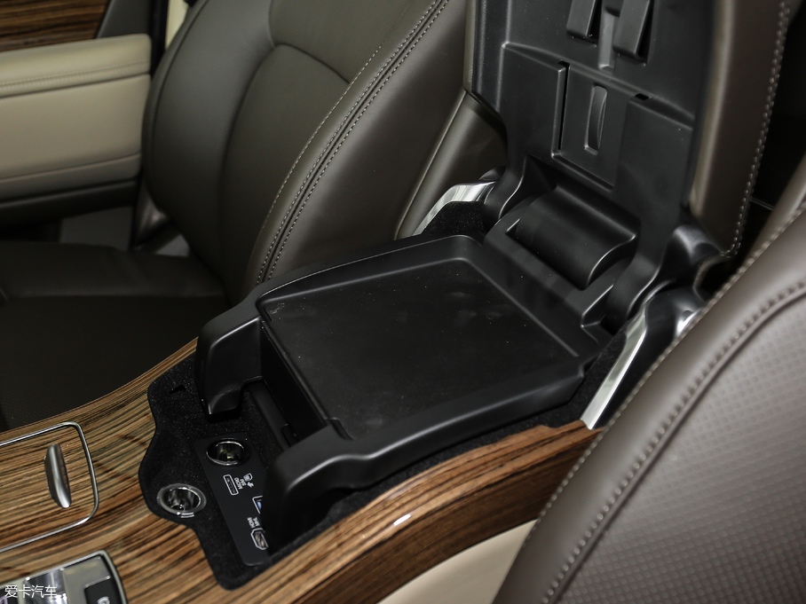 2018��� 3.0 V6 SC Vogue �������L��