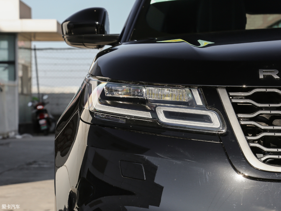 2018} P380 R-DYNAMIC S