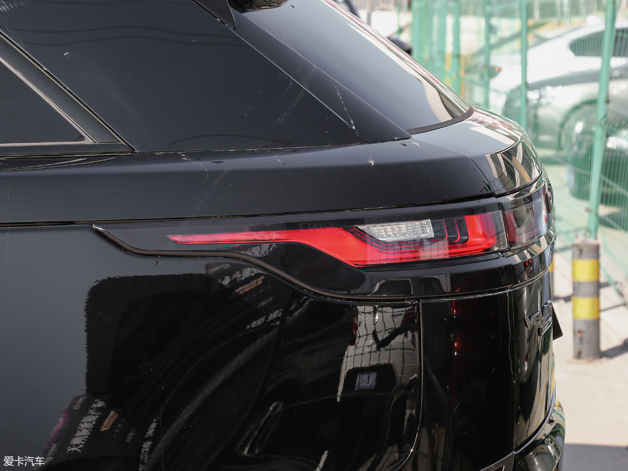 2018} P380 R-DYNAMIC S