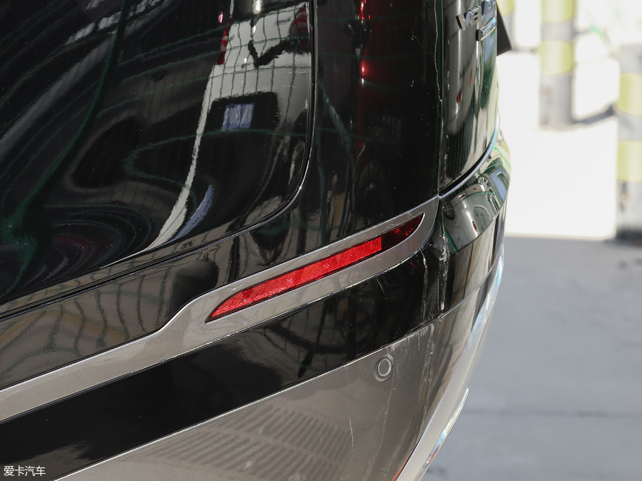 2018} P380 R-DYNAMIC S