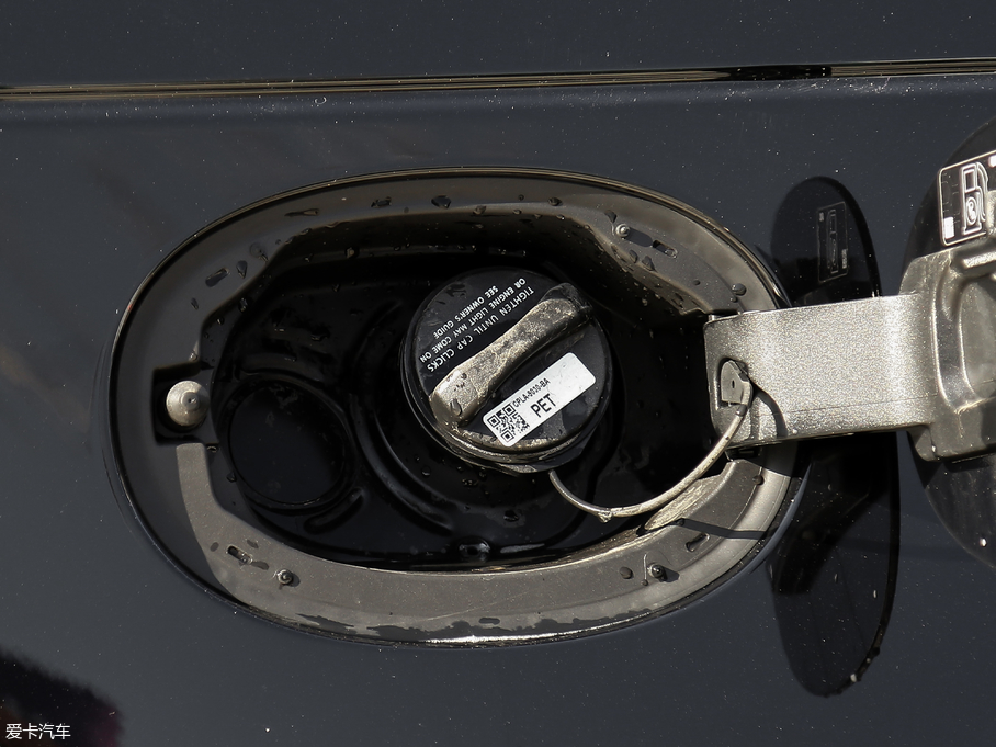 2018} P380 R-DYNAMIC S