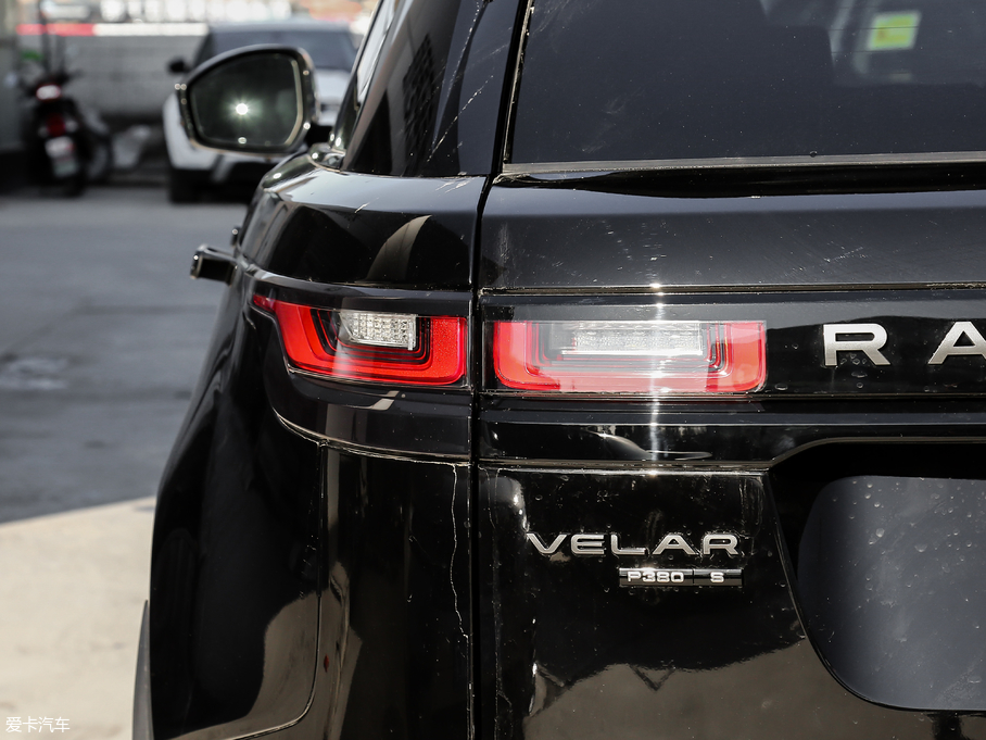 2018} P380 R-DYNAMIC S