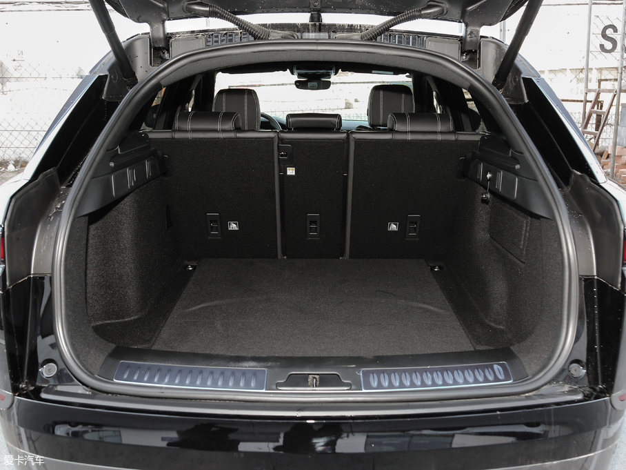 2018} P380 R-DYNAMIC S