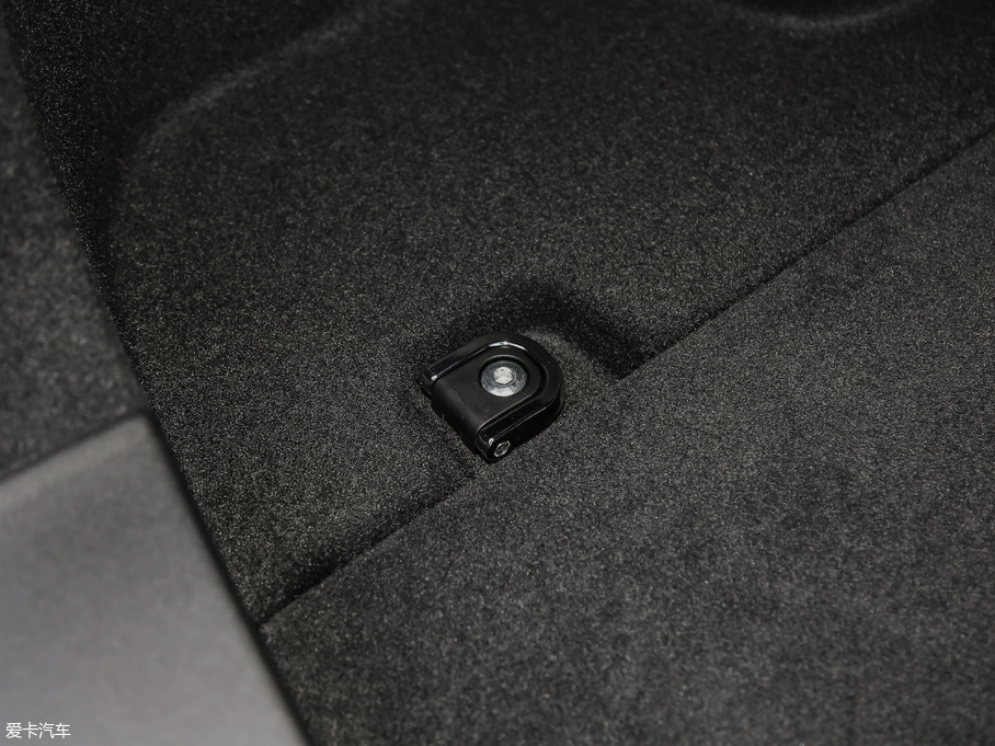 2018} P380 R-DYNAMIC S