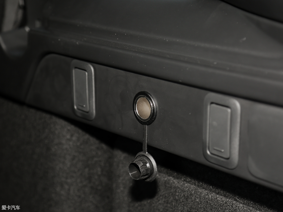 2018} P380 R-DYNAMIC S