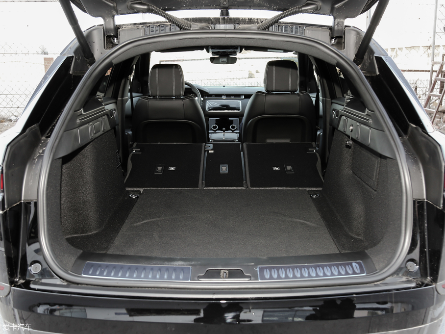 2018} P380 R-DYNAMIC S