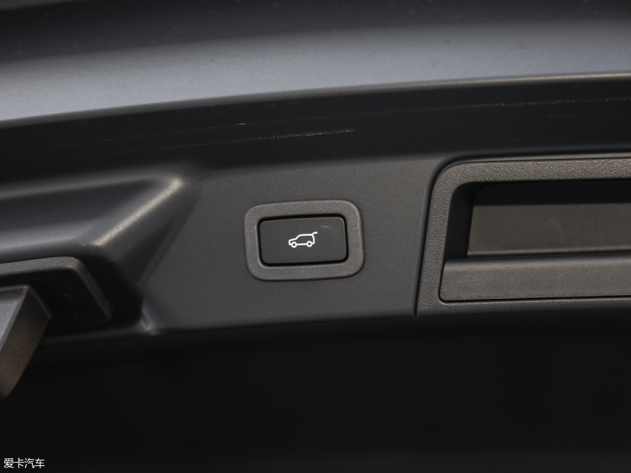 2018} P380 R-DYNAMIC S