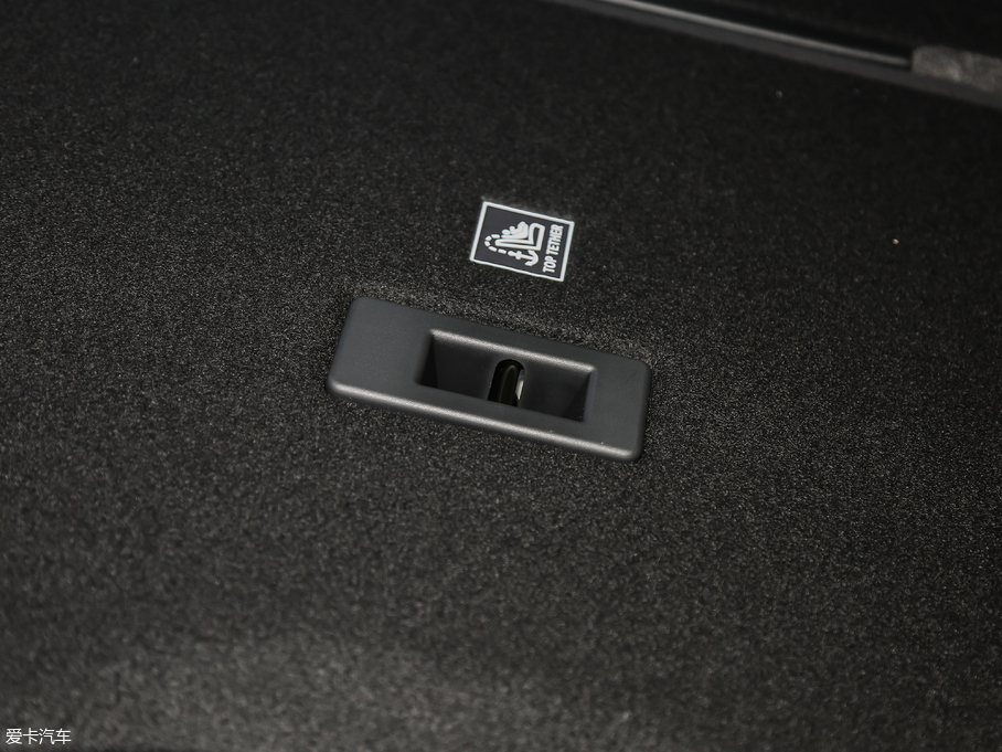 2018} P380 R-DYNAMIC S