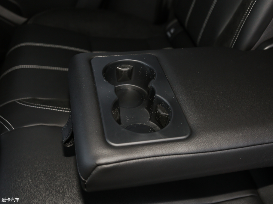 2018} P380 R-DYNAMIC S