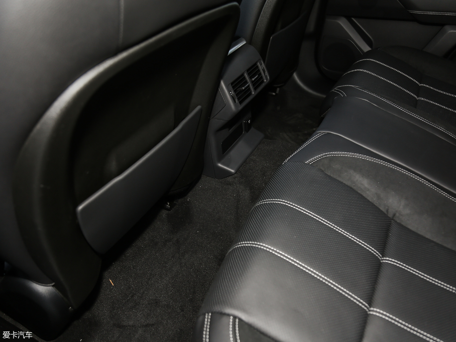 2018} P380 R-DYNAMIC S