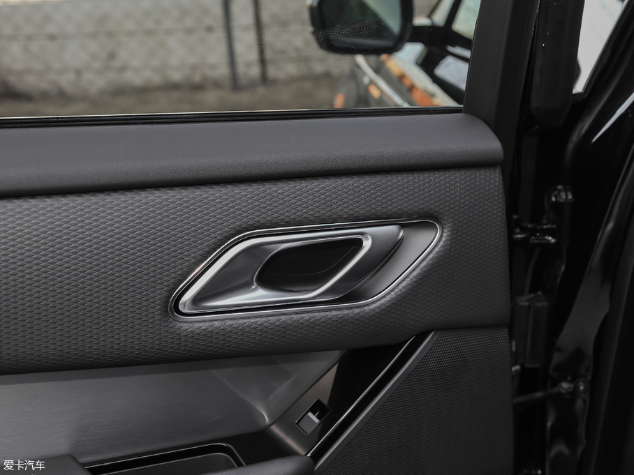 2018} P380 R-DYNAMIC S