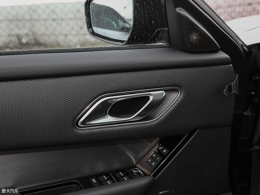 2018} P380 R-DYNAMIC S