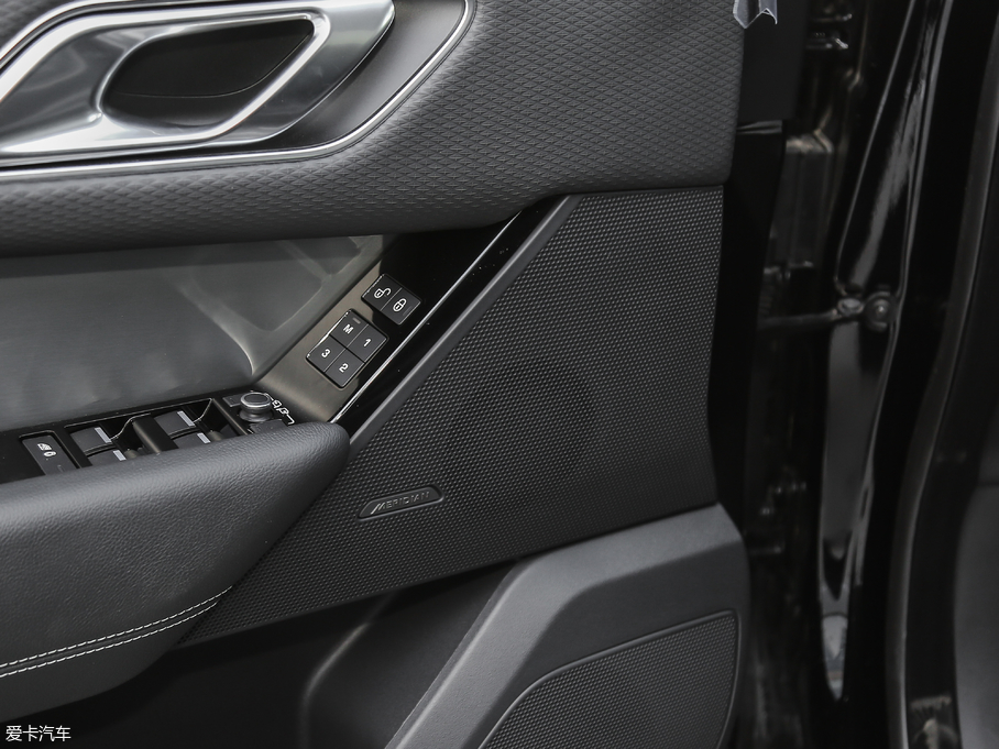 2018} P380 R-DYNAMIC S