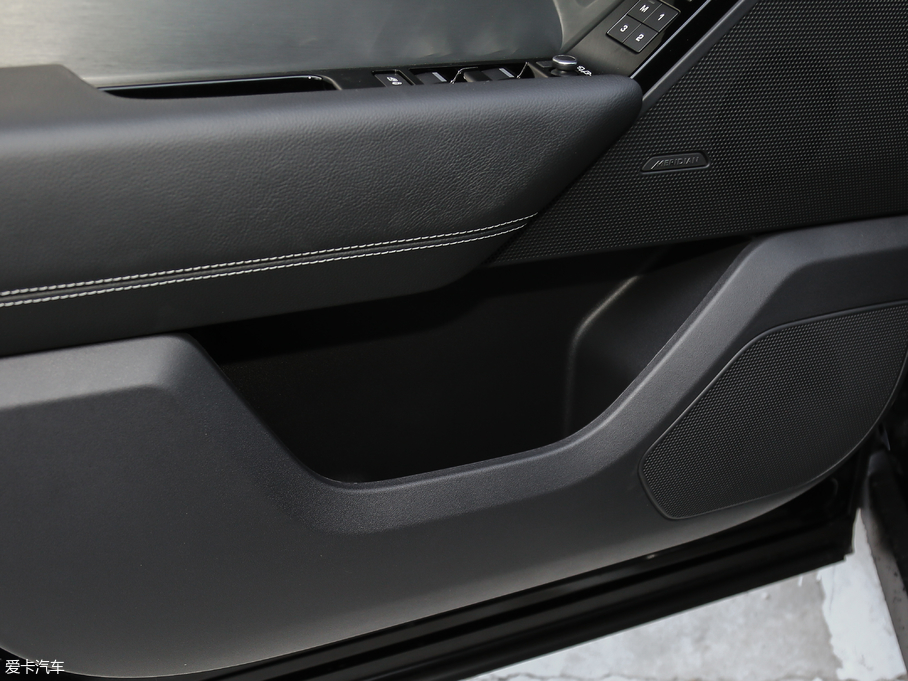 2018} P380 R-DYNAMIC S