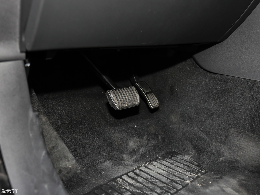 2018} P380 R-DYNAMIC S