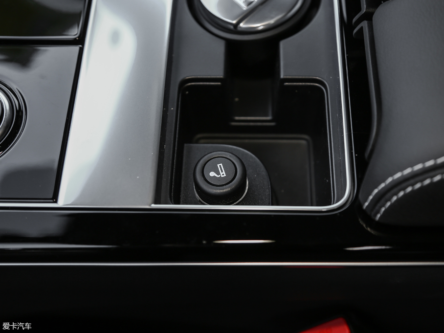 2018} P380 R-DYNAMIC S