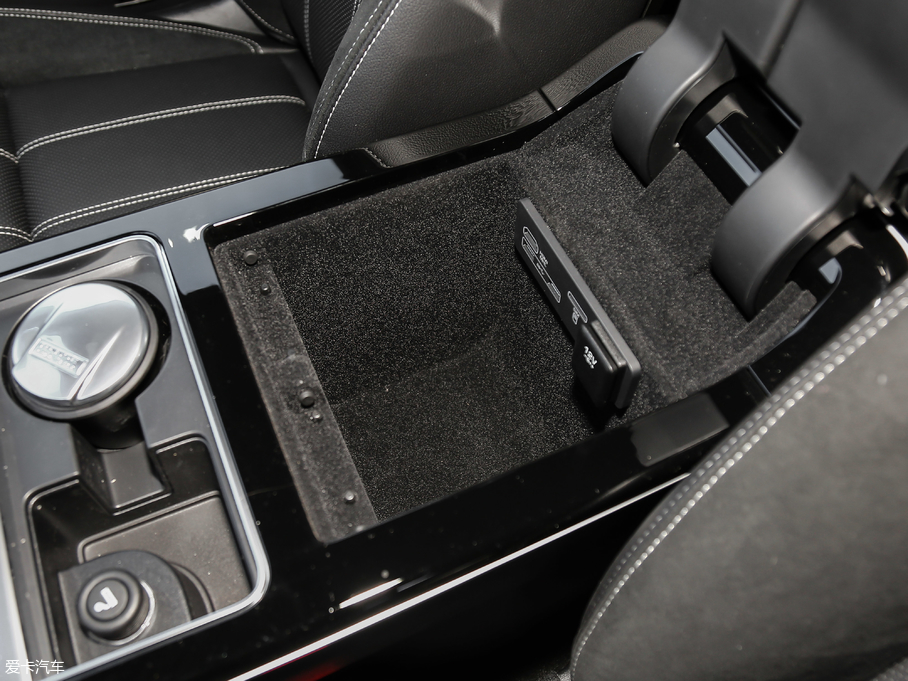 2018} P380 R-DYNAMIC S