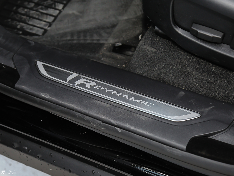 2018} P380 R-DYNAMIC S