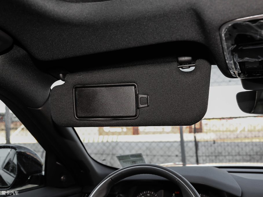 2018} P380 R-DYNAMIC S