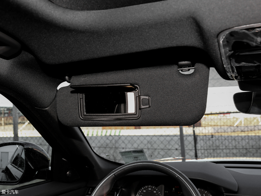 2018} P380 R-DYNAMIC S