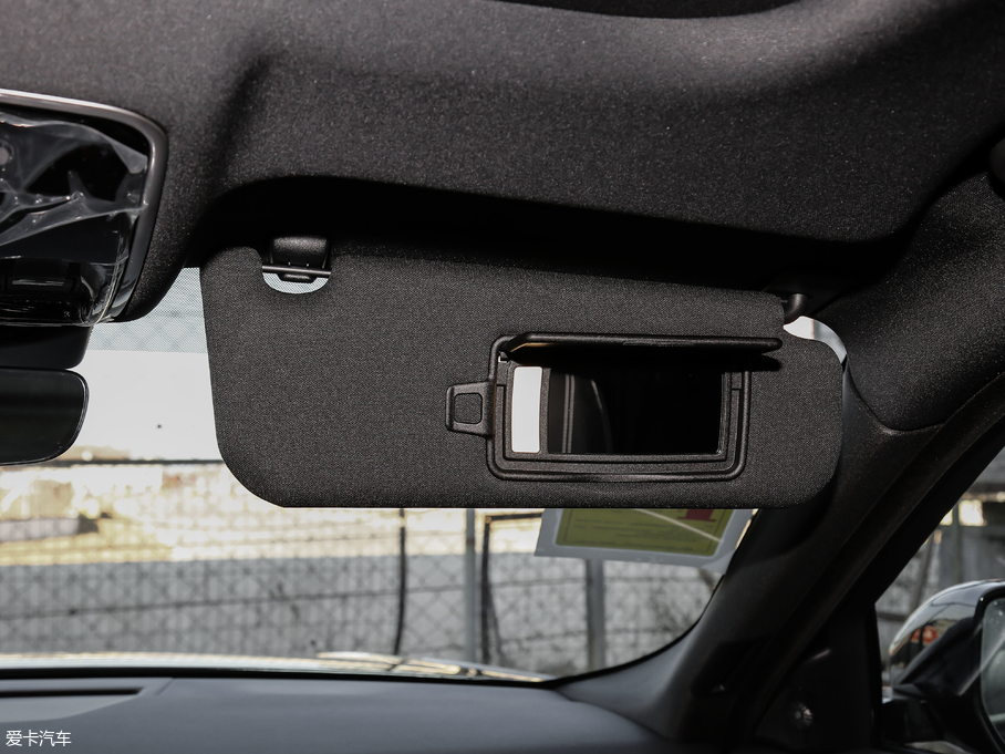 2018} P380 R-DYNAMIC S