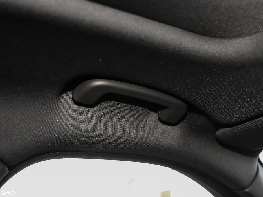 2018} P380 R-DYNAMIC S