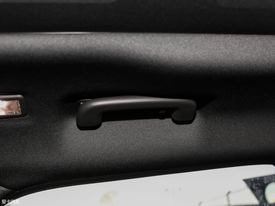 2018} P380 R-DYNAMIC S