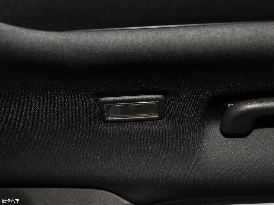 2018} P380 R-DYNAMIC S