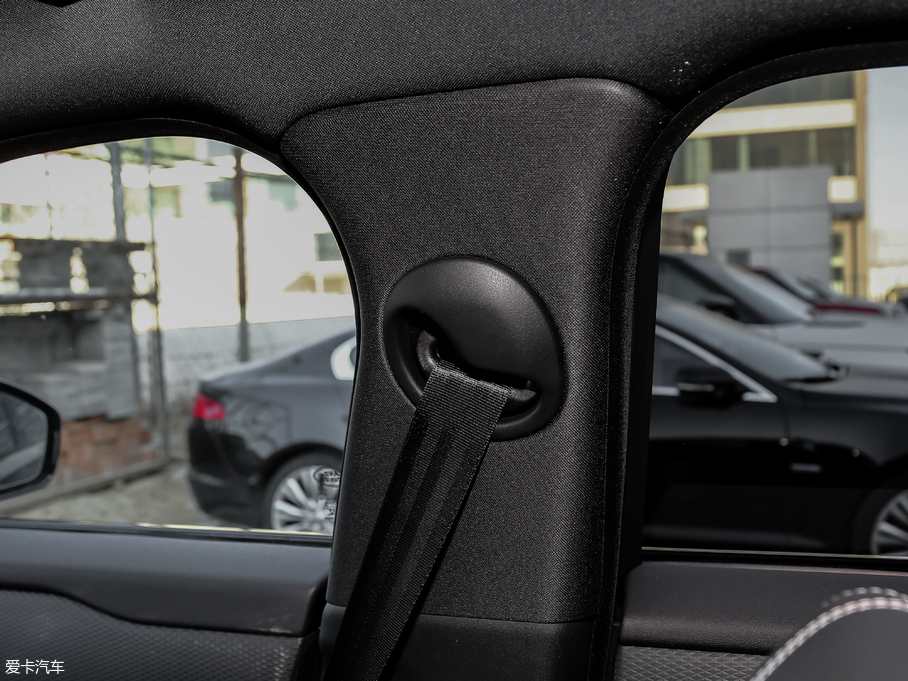 2018} P380 R-DYNAMIC S