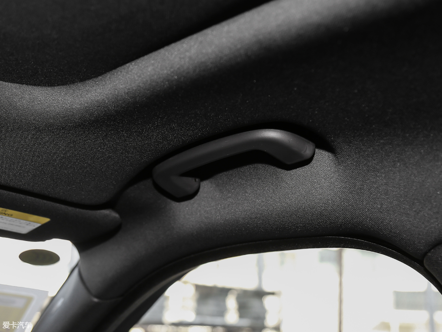 2018} P380 R-DYNAMIC S