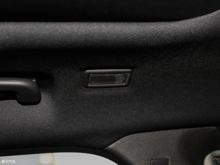 2018} P380 R-DYNAMIC S