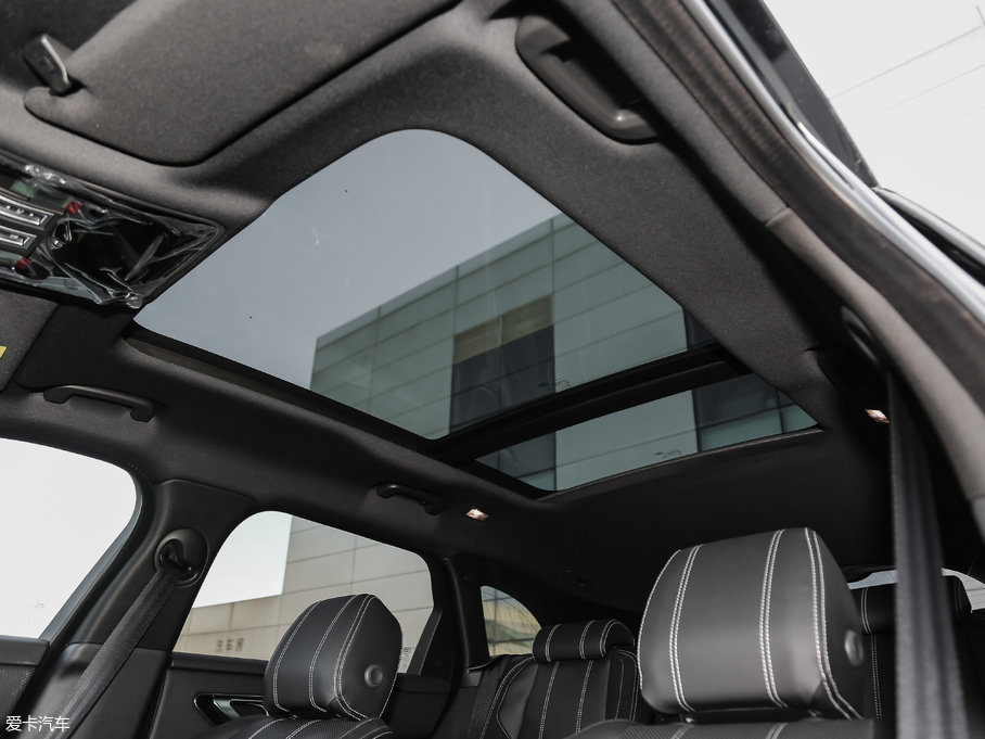 2018} P380 R-DYNAMIC S