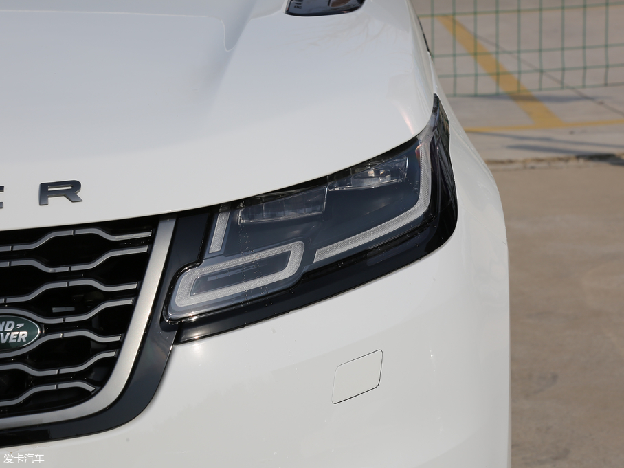 2018} P380 R-DYNAMIC SE