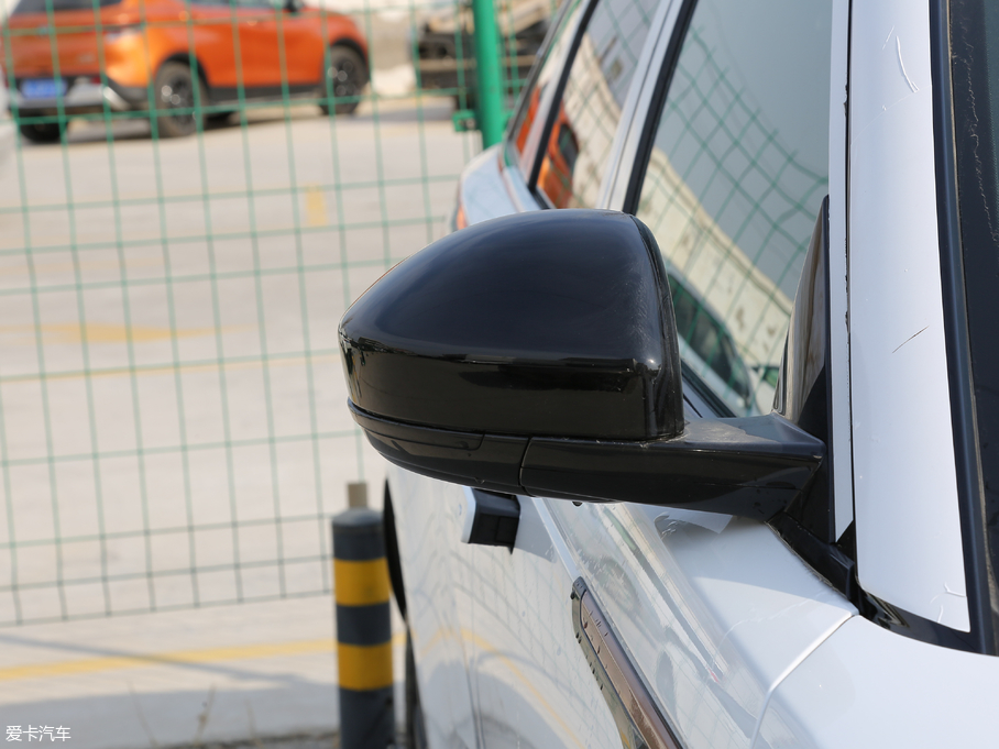 2018} P380 R-DYNAMIC SE