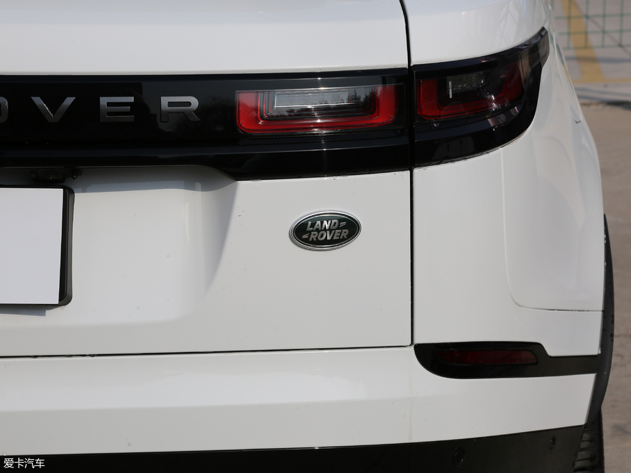 2018} P380 R-DYNAMIC SE