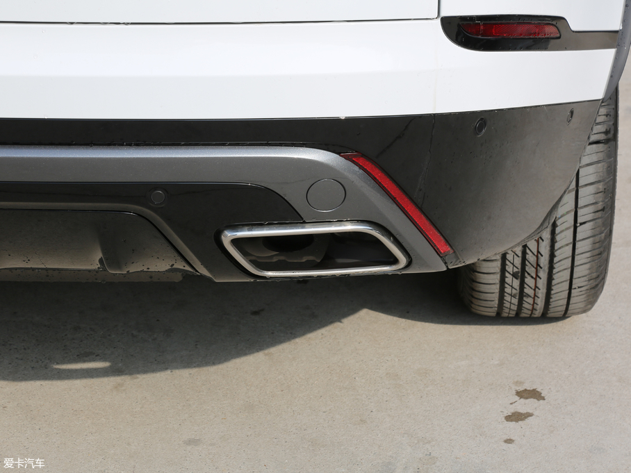 2018} P380 R-DYNAMIC SE