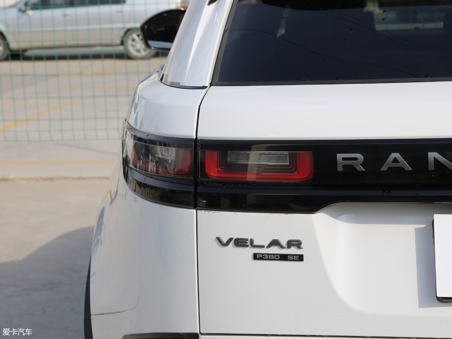 2018} P380 R-DYNAMIC SE