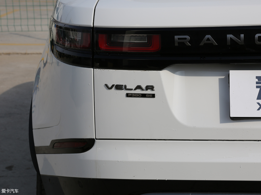 2018} P380 R-DYNAMIC SE