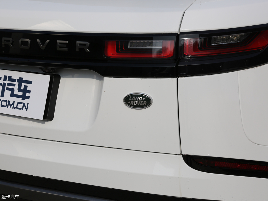 2018} P380 R-DYNAMIC SE