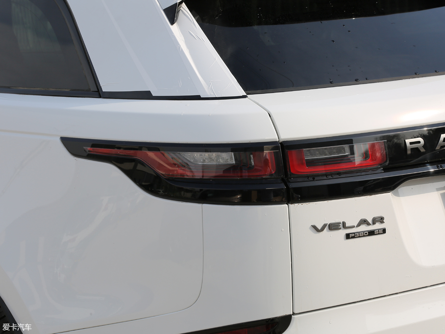 2018} P380 R-DYNAMIC SE