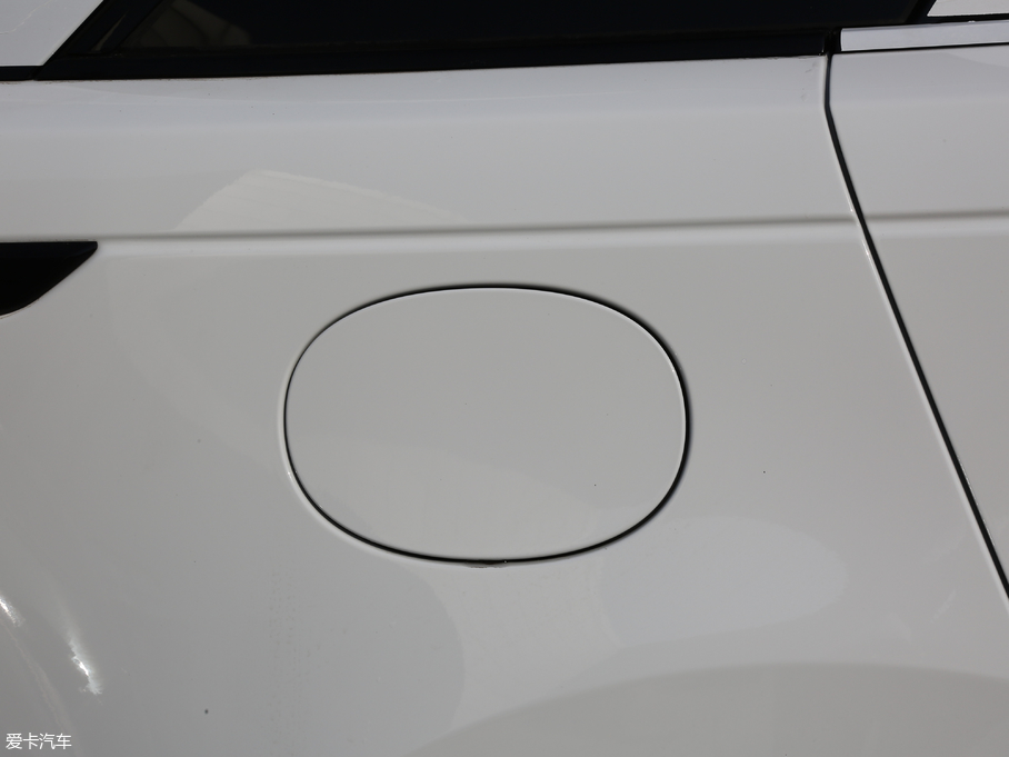 2018} P380 R-DYNAMIC SE