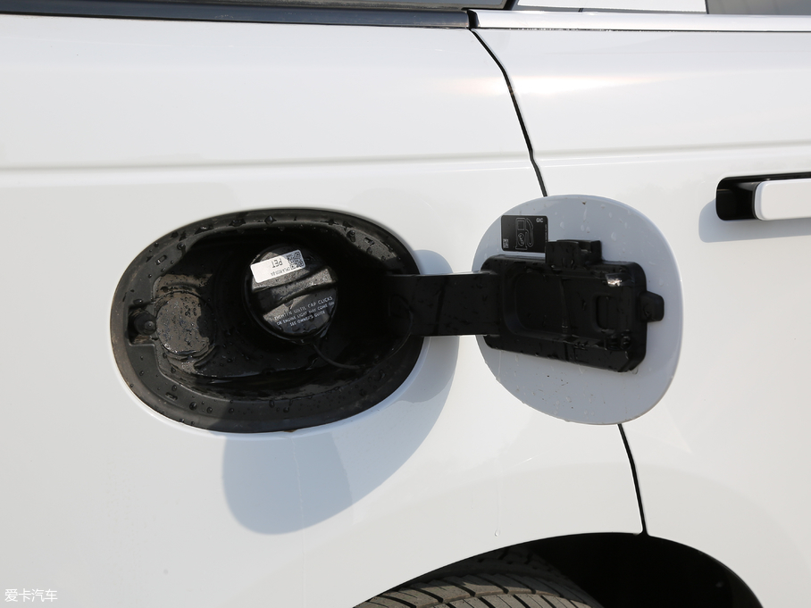 2018} P380 R-DYNAMIC SE