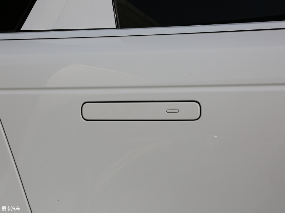 2018} P380 R-DYNAMIC SE