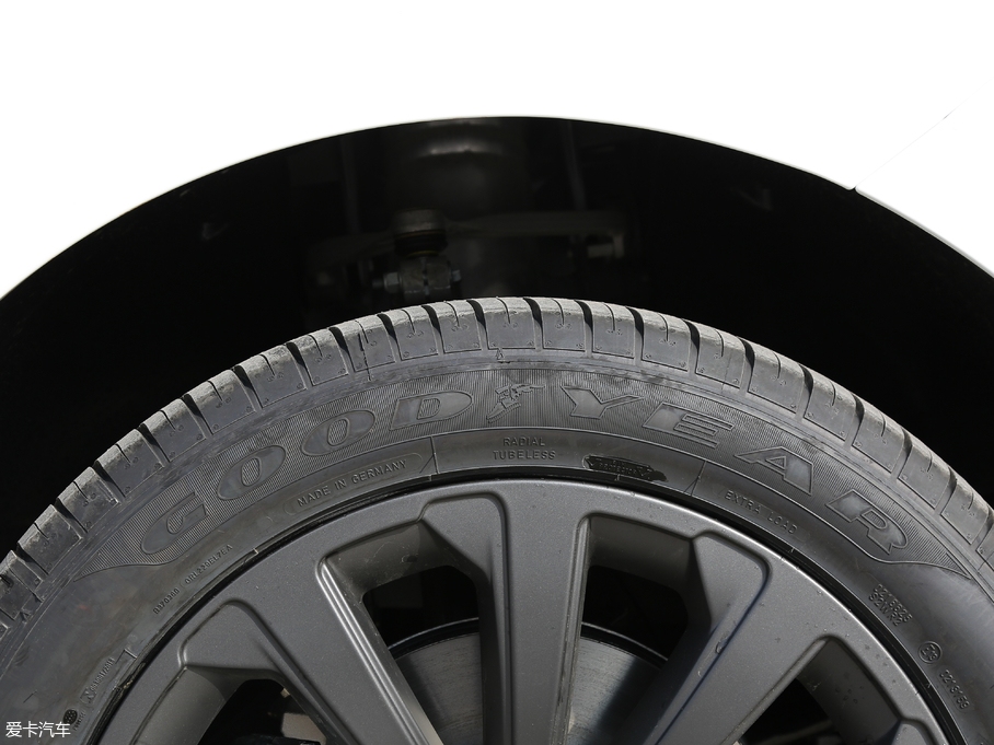 2018} P380 R-DYNAMIC SE