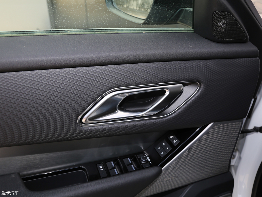 2018} P380 R-DYNAMIC SE