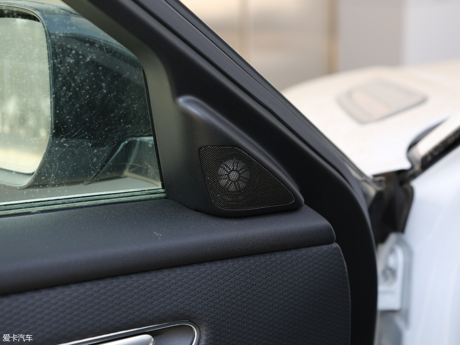 2018} P380 R-DYNAMIC SE